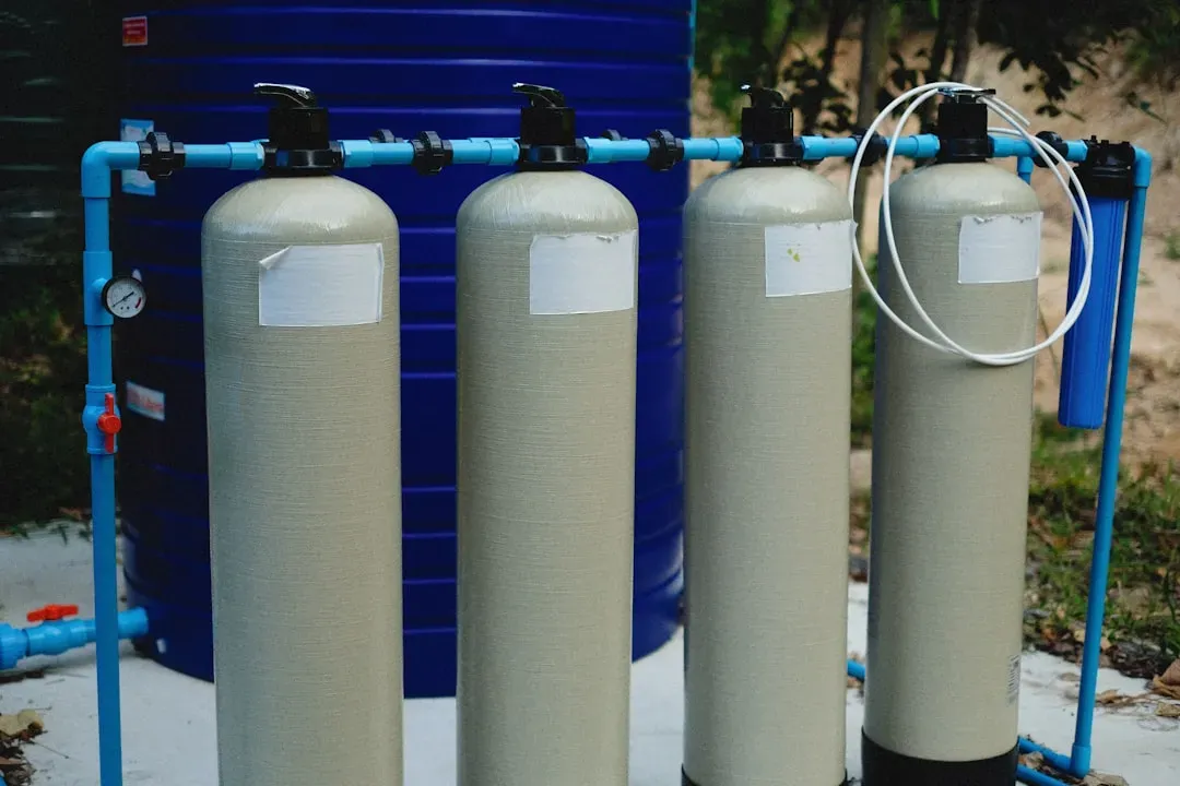 Three progressive aquaponics setups for kids ranging from small fishbowl to large DIY container system demonstrating educatio